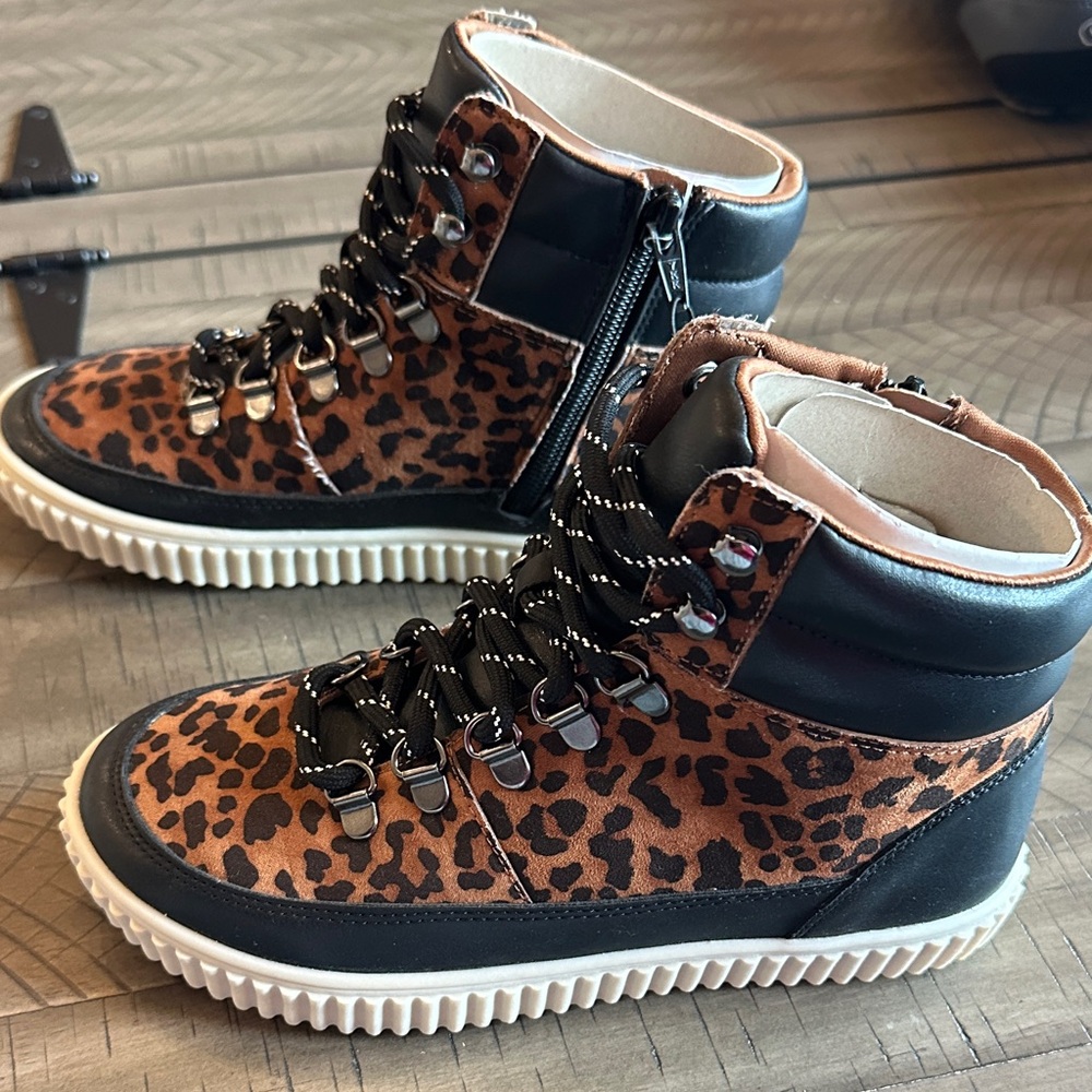 NEW! Kids Leopard Print Boots - high top sneakers Black and Brown